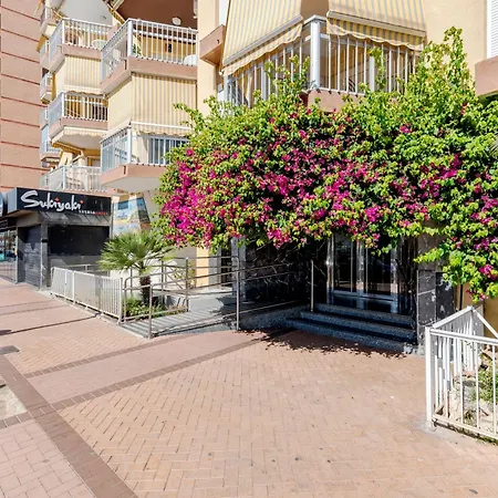 Wintowinrentals Relax & Frontal Sea View In דירה פואנגירולה