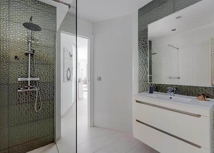 Wintowinrentals Relax & Frontal Sea View In פואנגירולה