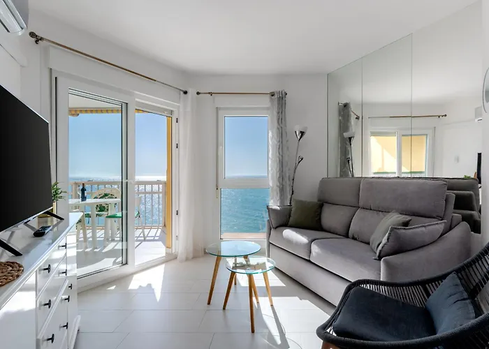 Wintowinrentals Relax & Frontal Sea View In פואנגירולה