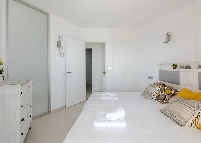 Wintowinrentals Relax & Frontal Sea View In דירה פואנגירולה