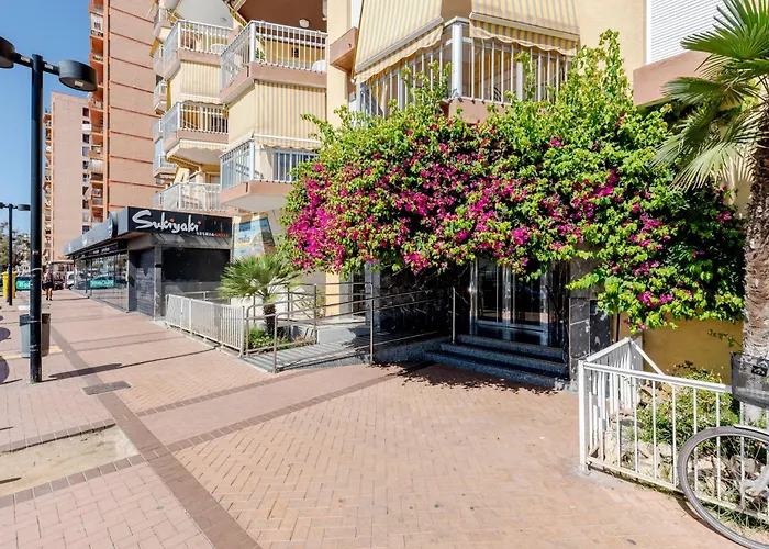 Wintowinrentals Relax & Frontal Sea View In דירה פואנגירולה